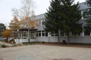 Budova základnej školy Pri kríži