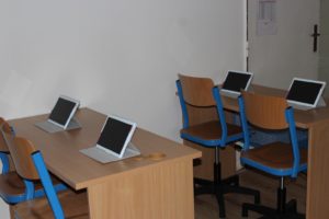 Učebné pomôcky pre žiakov základnej školy Pri kríži