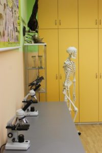 Učebné pomôcky pre žiakov základnej školy Pri kríži