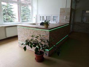 Vnútorné priestory základnej školy Pri kríži